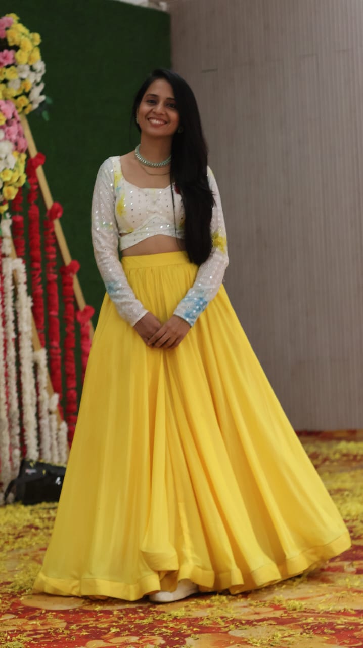 Anchor Amruta Solanki