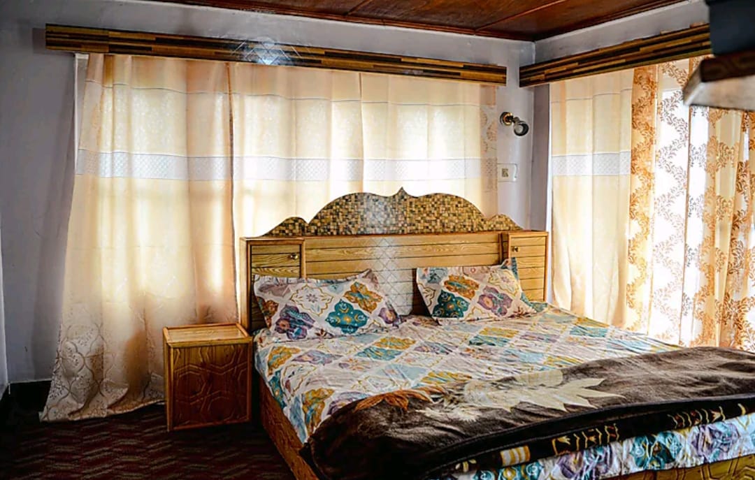 Kashmir Tours And Hotels By Om Tours N Travels