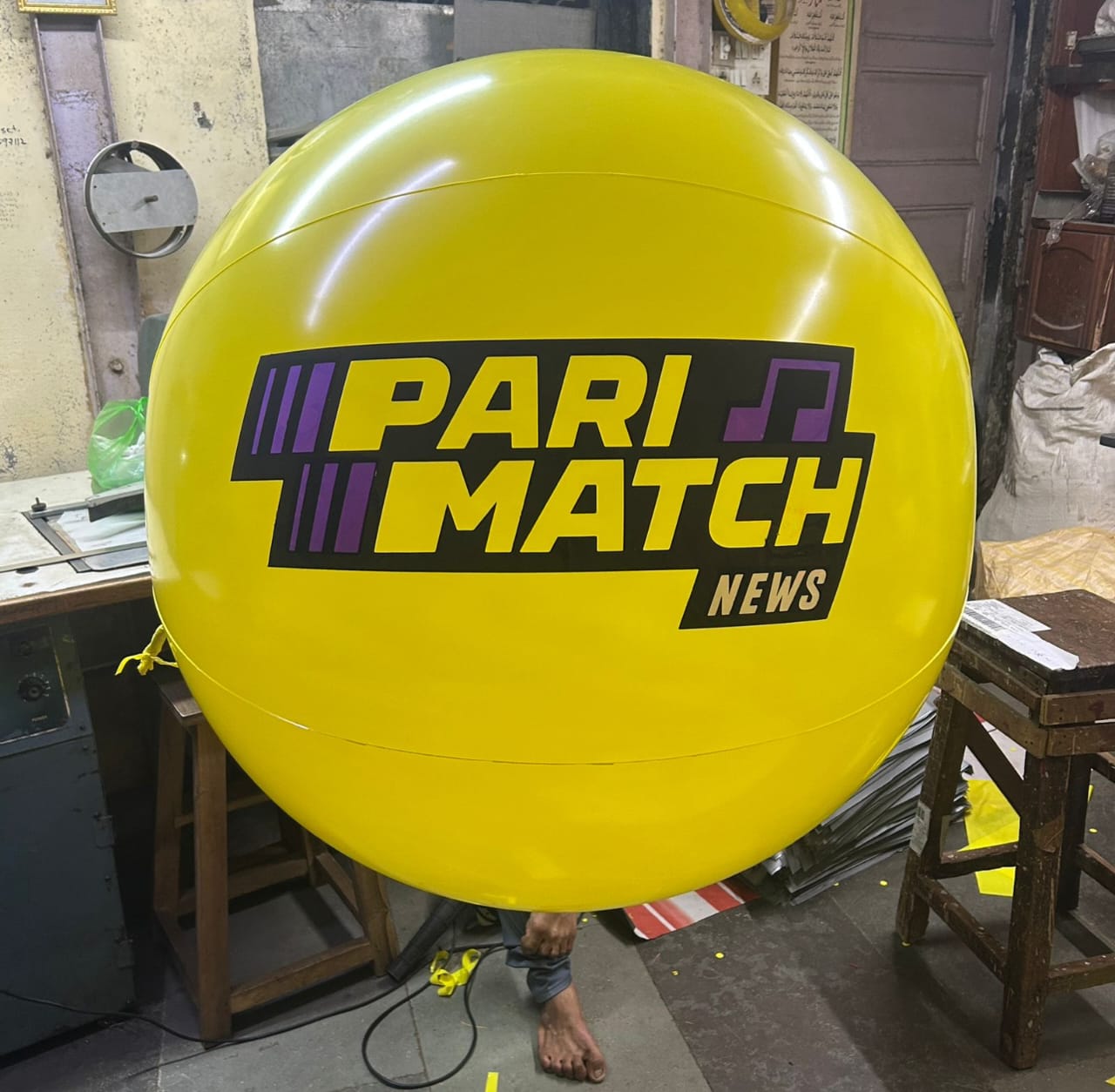 ADVERTISING BALLOONS